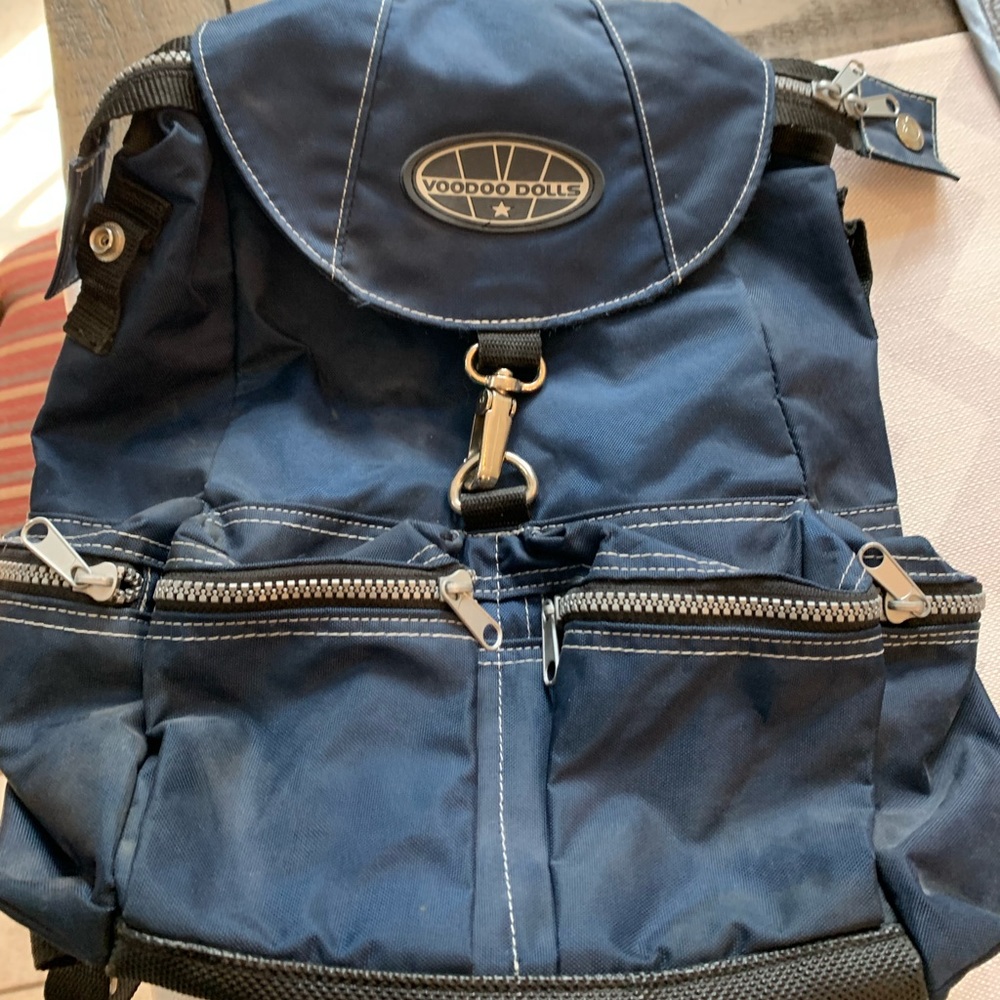 Brand : VooDoo Dolls vintage women’s backpack. EUC. No marks or snags.